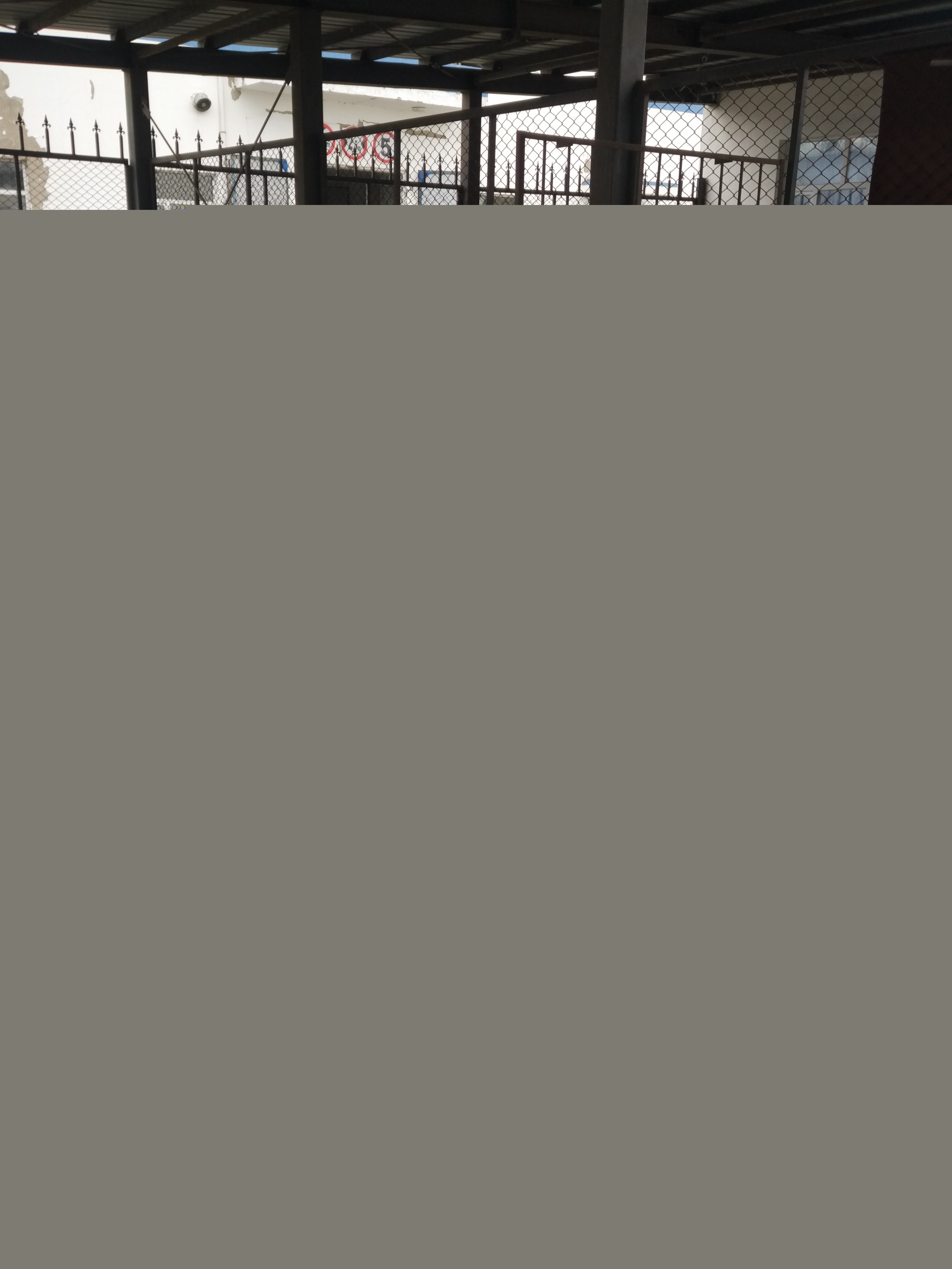 托盤上待發(fā)貨的飛馬2號(hào)航空潤滑油